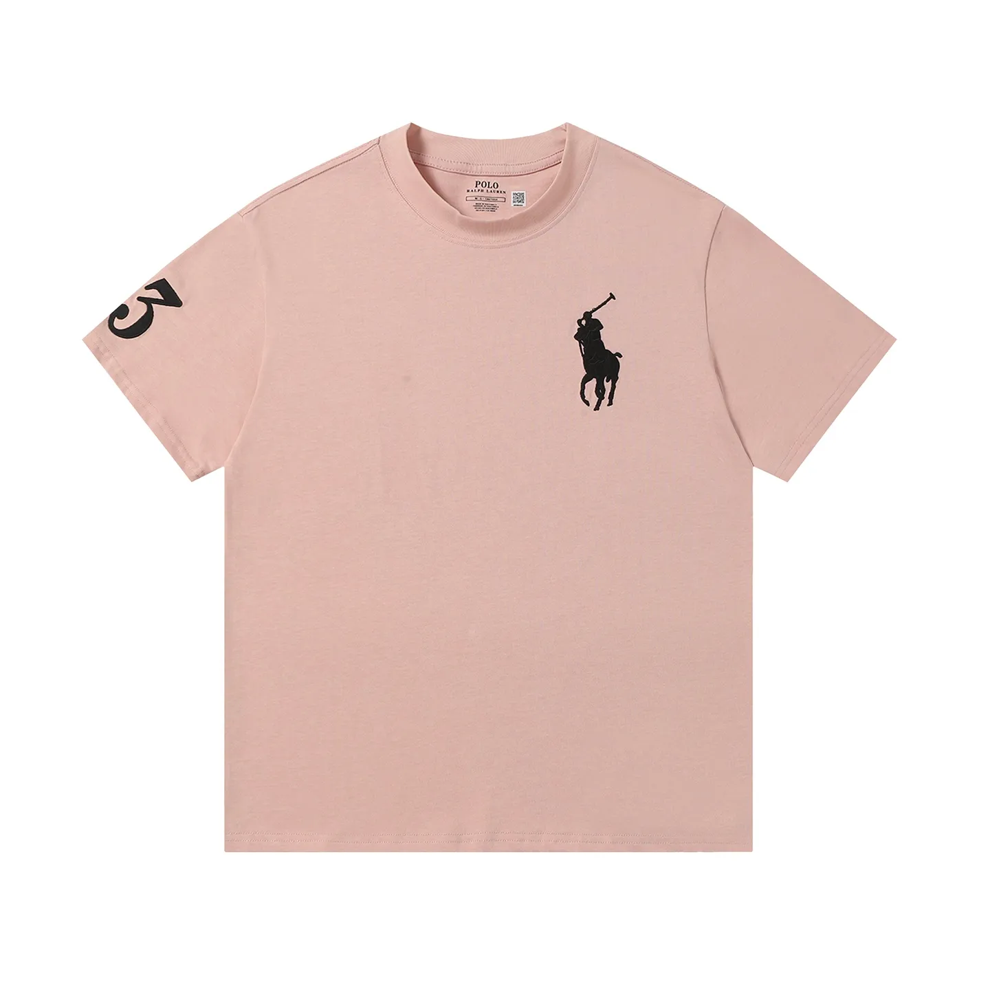 P130 Style number: A001 Brand reputation: Ralph Lauren is an internationally renowned high-end fashion brand that represents quality, style and status. Wearing its short sleeves can highlight consumers' taste and body. Classic design: The brand has unique and enduring classic design elements, such as the polo logo, iconic color matching, etc., which are both fashionable and recognizable. High-quality fabric: Made of double yarn 280g fabric, usually made of high-quality cotton fabric, which is soft, breathable, and sweat-absorbent, comfortable to wear, and suitable for various occasions and seasons. Exquisite craftsmanship: Pay attention to detail processing and production technology, neat stitching, and tailoring to ensure the durability and beauty of the clothing. Diversified styles: covering a variety of styles from casual to formal, simple to gorgeous, meeting the individual needs and wearing scenarios of different consumers. Strong matchability: Can be matched with a variety of bottoms, jackets and accessories to easily create a variety of different fashion looks. Inheritance and innovation: While maintaining the traditional charm of the brand, we constantly innovate designs and incorporate new fashion elements to keep our products attractive. Brand values: The American lifestyle and positive values ​​conveyed by Ralph Lauren are also recognized and yearned for by consumers. Color: Black White Gray Blue White Blue Red Pink Sky Blue Bean Green Burgundy Complete Sizes: S, M, L, XL,